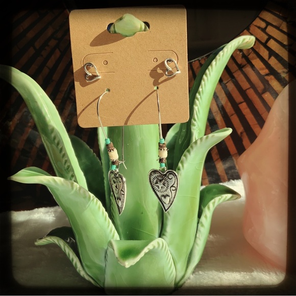 ❌SOLD❌Boho Silver Tone Earrings Hearts Stud and Dangle Turquoise Set Beads - Picture 11 of 16